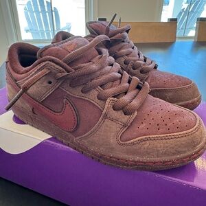 Nike SB Dunk Low City of Love Burgundy Crush